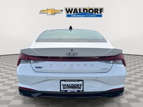Used 2023 Hyundai Elantra Limited w/ Preferred Accessory Package FWD image 5