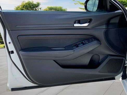 Used 2019 Nissan Altima 2.5 SR FWD image 19