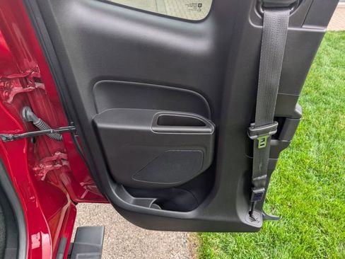 Used 2018 Chevrolet Colorado LT w/ LT Convenience Package image 12