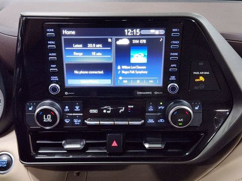 Used 2021 Toyota Highlander XLE FWD image 35