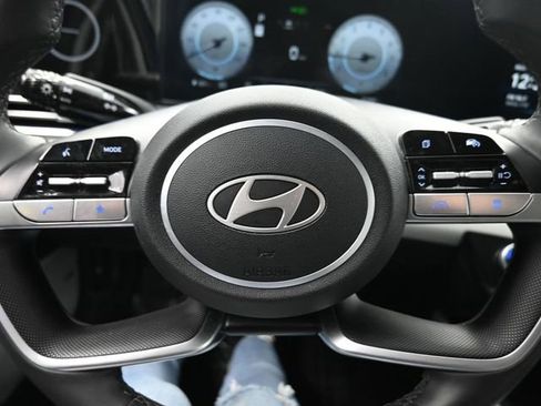 Used 2025 Hyundai Elantra Limited FWD image 13