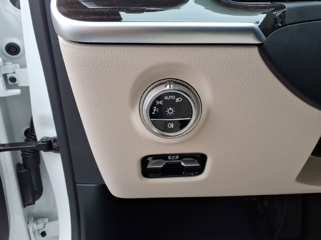 Certified 2026 Mercedes-Benz C 300 4MATIC Sedan image 17