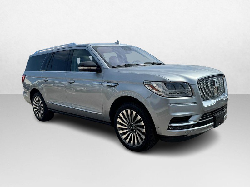 Used 2020 Lincoln Navigator L Reserve w/ Luxury Package AWD/4WD image 3