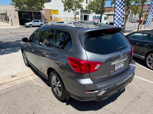 Used 2018 Nissan Pathfinder S FWD image 15