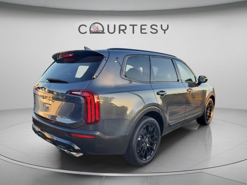 Used 2022 Kia Telluride SX w/ SX Prestige Package AWD/4WD image 3