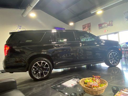 Used 2022 Chevrolet Suburban RST w/ Luxury Package AWD/4WD image 2