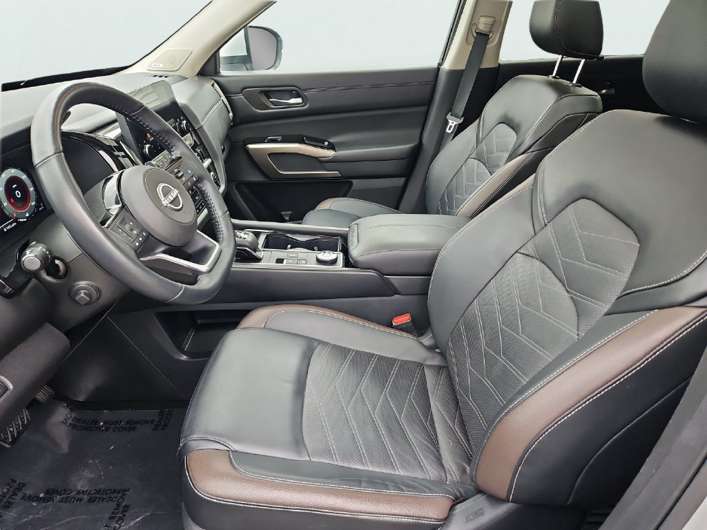 Used 2024 Nissan Pathfinder Platinum w/ Black Appearance Package AWD/4WD image 36