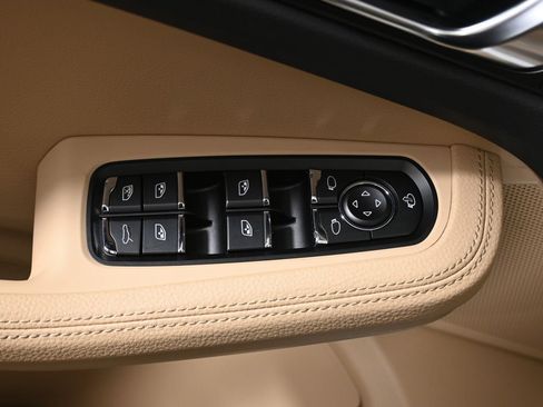 Used 2026 Porsche Macan AWD/4WD image 34
