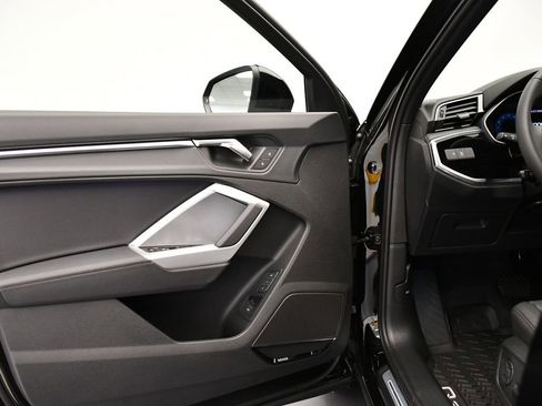 Certified 2025 Audi Q3 2.0T Premium Plus w/ Premium Plus Package image 33