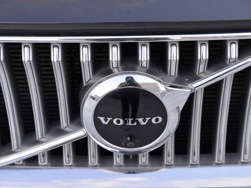 Used 2021 Volvo XC90 T6 Inscription w/ Protection Package Premier image 11