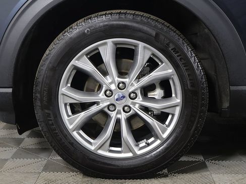 Used 2024 Ford Explorer XLT w/ Equipment Group 202A AWD/4WD image 21
