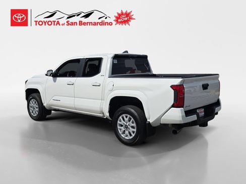 Certified 2025 Toyota Tacoma SR5 AWD/4WD image 3