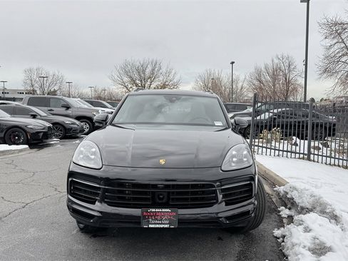 Used 2022 Porsche Cayenne image 3