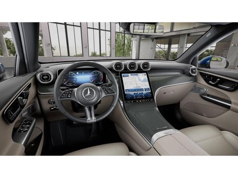 Used 2026 Mercedes-Benz GLC 300 image 3