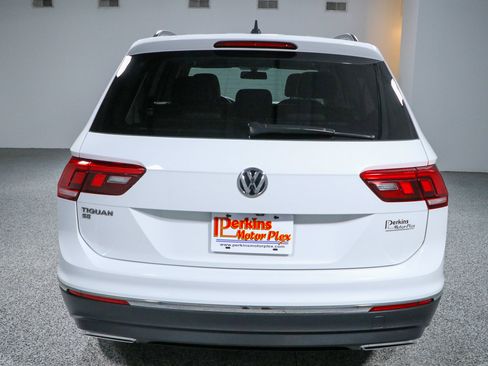 Used 2021 Volkswagen Tiguan SE w/ Panoramic Sunroof Package FWD image 8