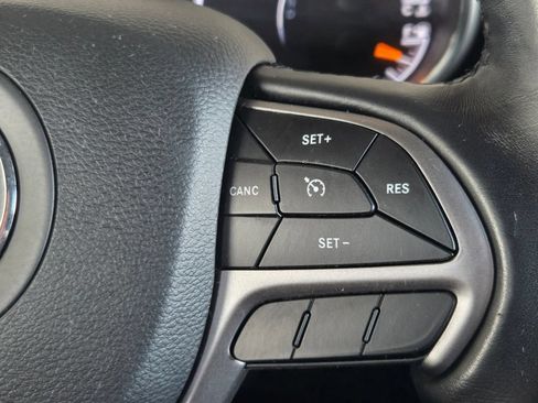 Certified 2021 Jeep Grand Cherokee Laredo X AWD/4WD image 8
