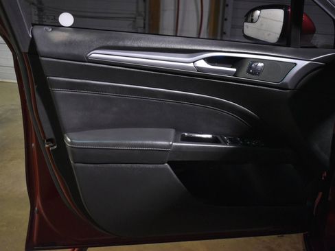 Used 2016 Ford Fusion Titanium image 11