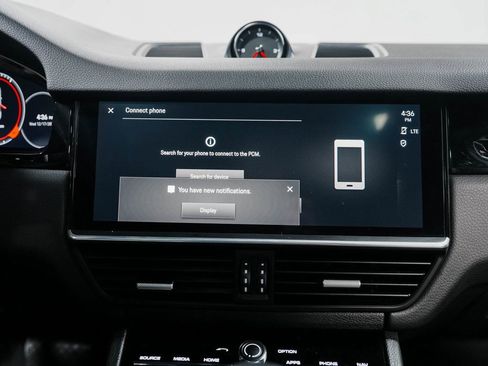 Used 2023 Porsche Cayenne w/ Premium Package image 18