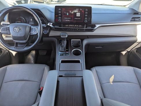 Used 2024 Toyota Sienna XLE image 16