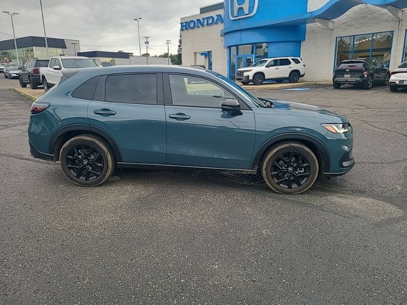 Used 2025 Honda HR-V Sport image 6