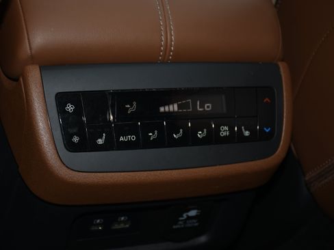 Used 2025 Nissan Pathfinder Platinum FWD image 18
