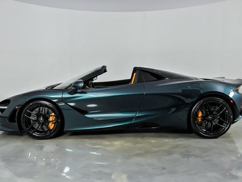 Used 2024 McLaren 750S Spider RWD image 8