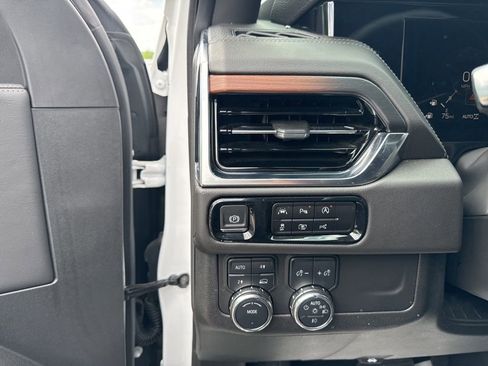 Used 2025 GMC Yukon Denali AWD/4WD image 12