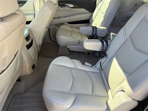 Used 2019 Cadillac Escalade ESV Premium Luxury w/ Escalade Sport Edition image 19