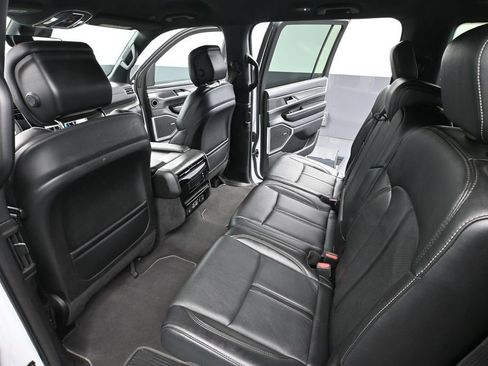 Used 2023 Jeep Wagoneer Series II AWD/4WD image 37