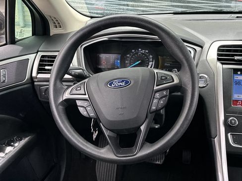 Used 2019 Ford Fusion SE FWD image 18