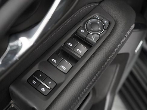 Used 2023 GMC Yukon Denali AWD/4WD image 18
