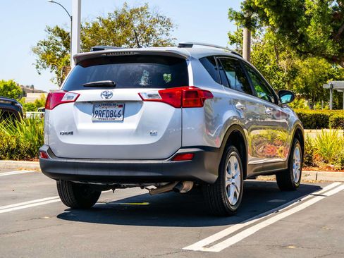 Used 2015 Toyota RAV4 LE FWD image 9