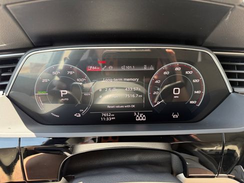 Used 2024 Audi Q8 e-tron Premium Plus w/ Premium Plus Package AWD/4WD image 18