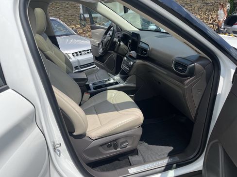 Used 2020 Ford Explorer Platinum w/ Premium Technology Package image 8