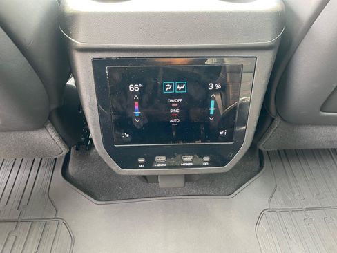 Used 2025 GMC Yukon AT4 Ultimate AWD/4WD image 18