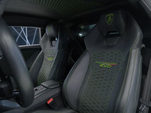 Used 2021 Lamborghini Huracan EVO RWD image 17