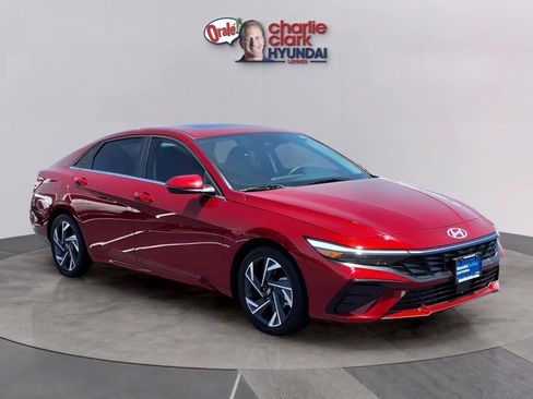 Certified 2025 Hyundai Elantra Limited FWD image 7