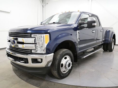Used 2017 Ford F350 Lariat w/ Chrome Package image 3