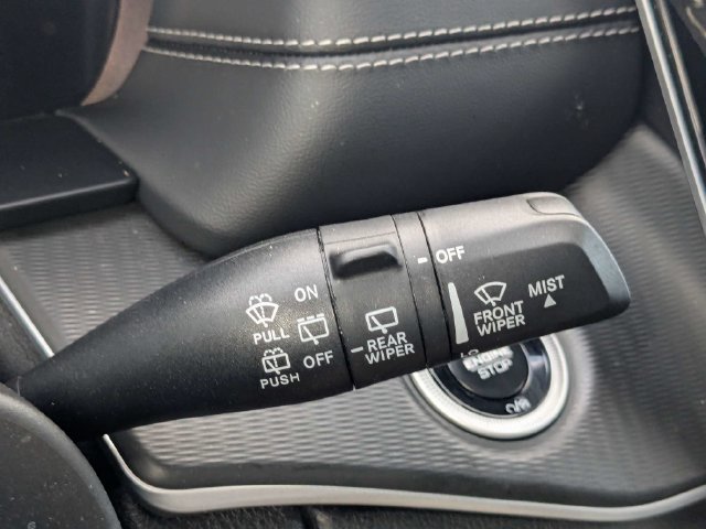 Used 2025 Jeep Grand Cherokee Altitude AWD/4WD image 29