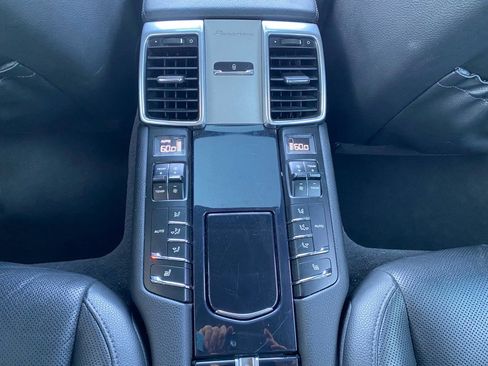 Used 2016 Porsche Panamera image 28