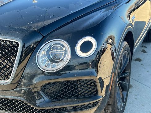 Used 2019 Bentley Bentayga image 4