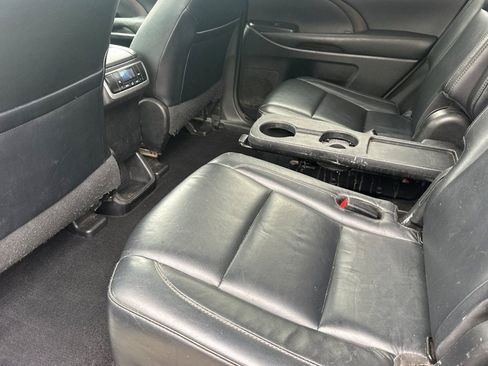 Used 2018 Toyota Highlander XLE image 14