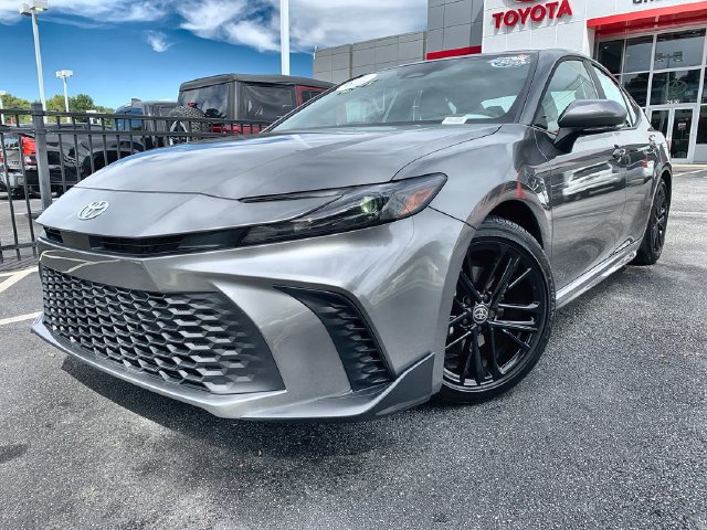 Used 2026 Toyota Camry SE w/ Convenience Package FWD image 4