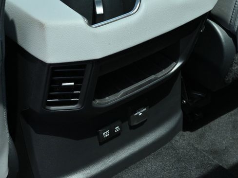 Used 2024 Toyota Tundra Limited AWD/4WD image 31