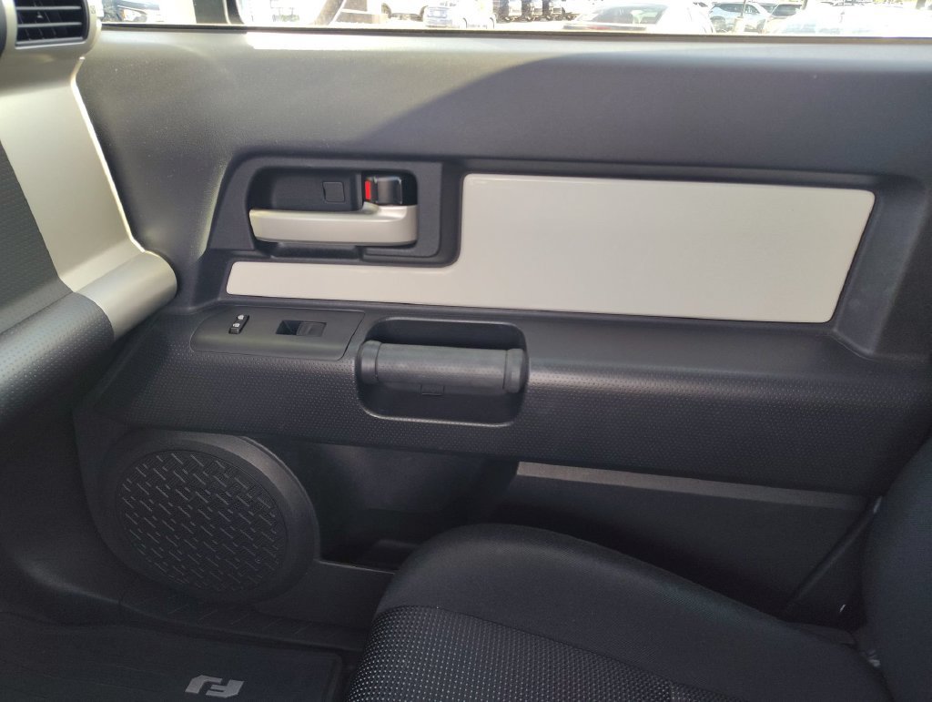 Used 2012 Toyota FJ Cruiser 4WD w/ Upgrade Pkg image 19