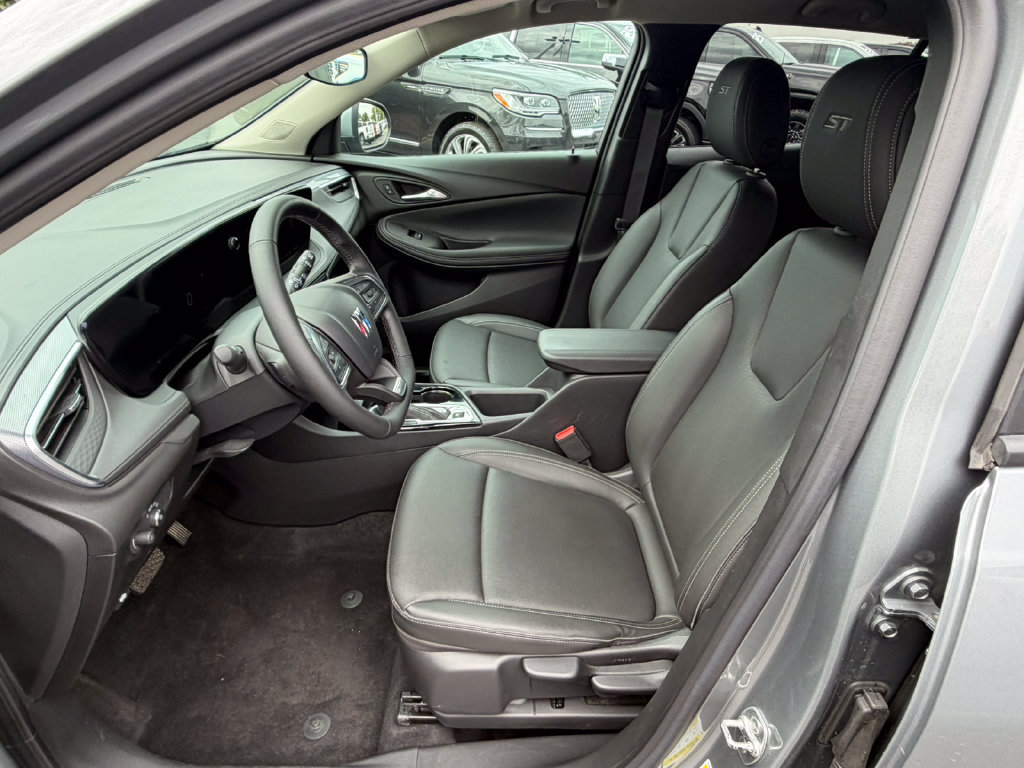 Certified 2024 Buick Encore GX Sport Touring FWD image 26
