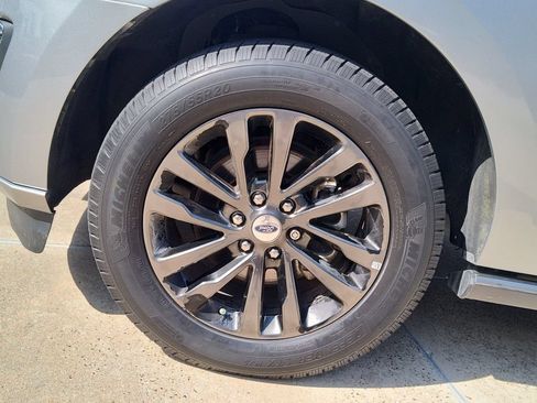 Used 2020 Ford Expedition Limited RWD image 19