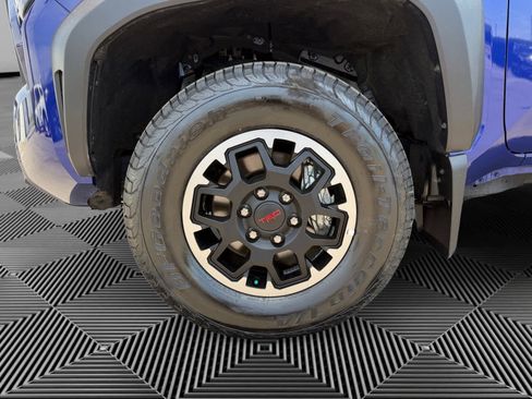 Used 2025 Toyota Tacoma TRD Off-Road AWD/4WD image 9