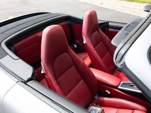 Used 2017 Porsche 911 Carrera 4S image 11