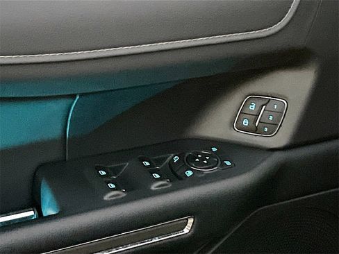 Used 2024 Ford Expedition XLT image 9